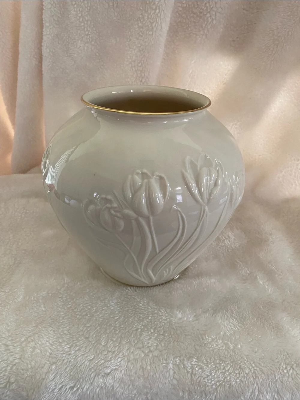 Gorgeous Lenox Cream Tulip Embossed Ceramic Vase with Gold Trim